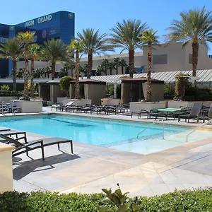 https://luxury-suites-at-the-signature-at-mgm-grand.las-vegashotels.net